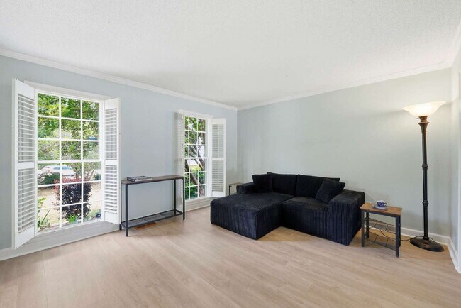 Building Photo - Three-Bedroom Home with Pool in Garner