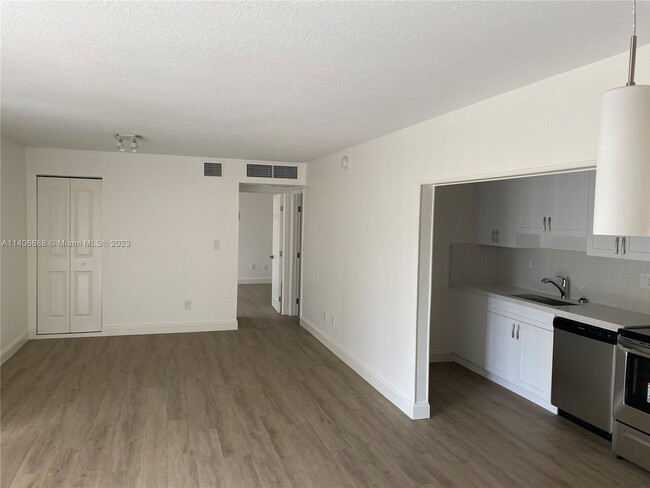 Building Photo - 4170 NW 79th Ave