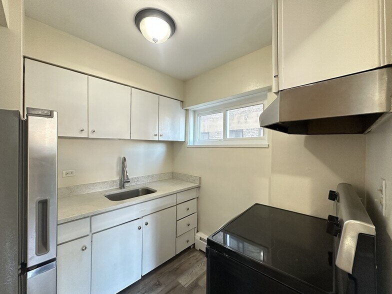 Building Photo - 1400 Chicago Ave