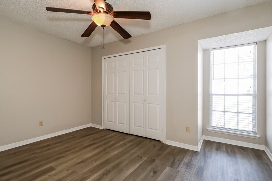 Building Photo - 8022 Loch Lomond Ln