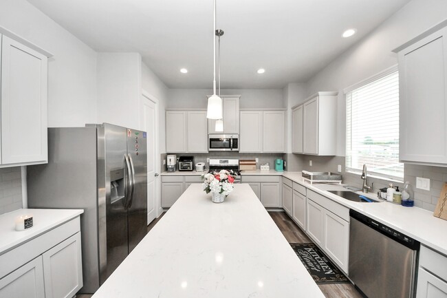 Building Photo - 1743 Cove Cres Ct