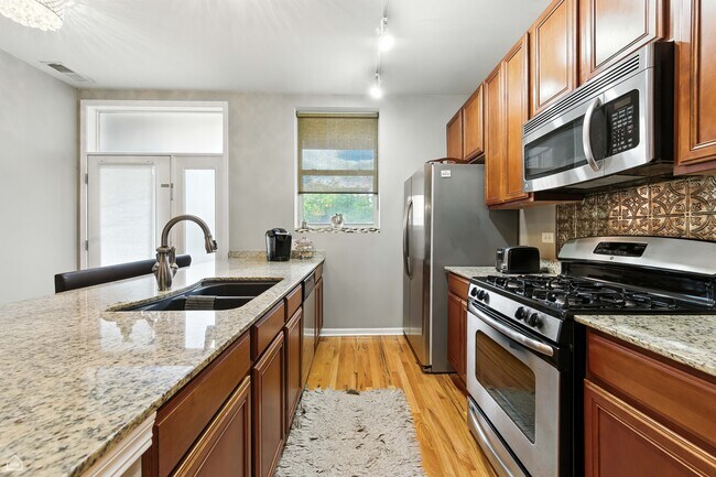 Building Photo - 307 E 25th St