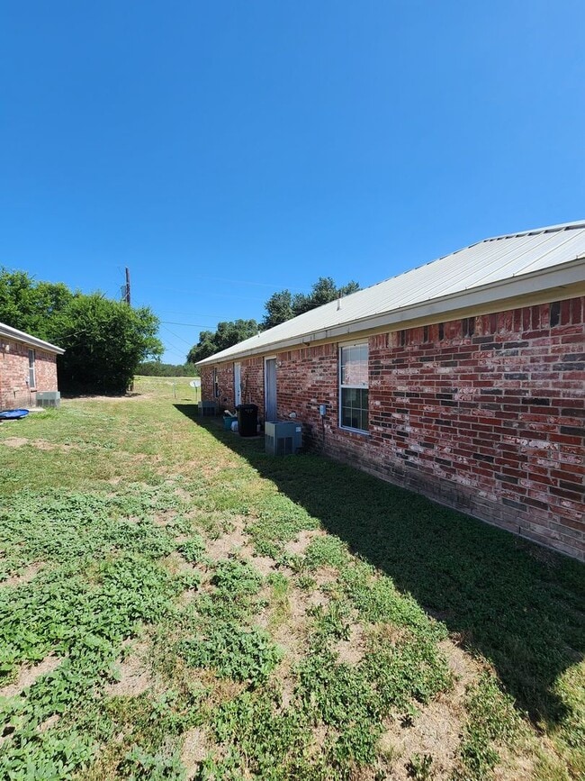 Building Photo - 811 E Ave I