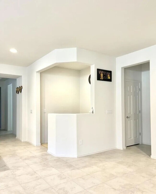 Building Photo - 2022 Built Single-Level 4Bedrooms/3Baths Stunning Home!!