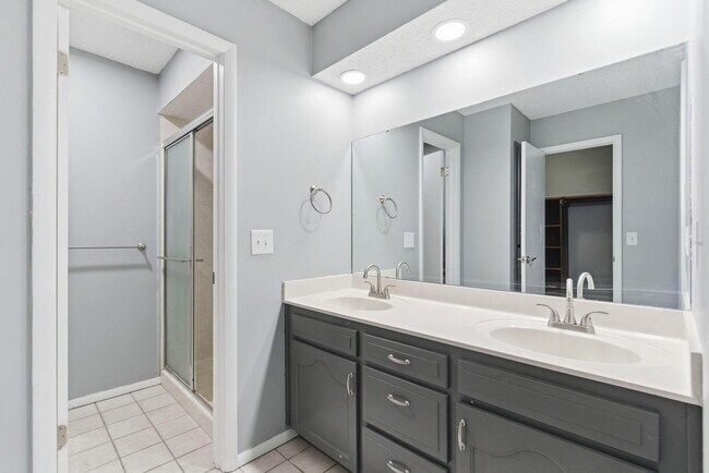 Building Photo - 3460 E Catalpa St