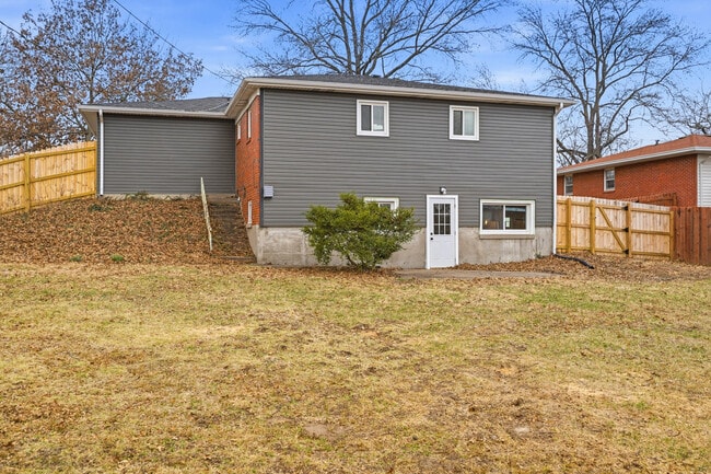 Building Photo - 208 Westridge Dr