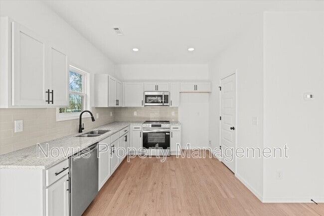 Building Photo - 105 Carroll Cir
