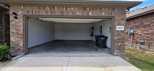 Building Photo - 9021 Eagles Landing Dr