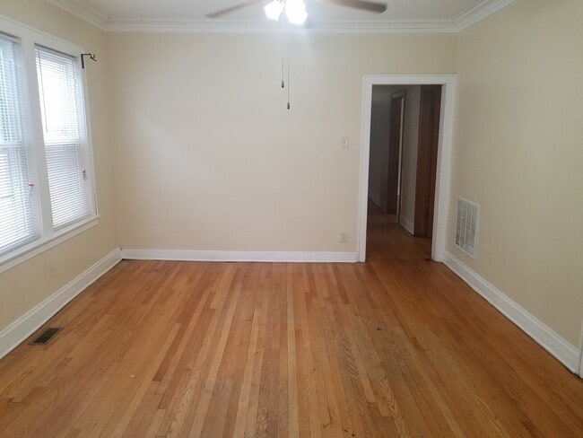 Building Photo - 6136 S Richmond St