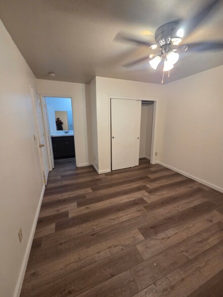 Building Photo - 512 S Dearing Ave