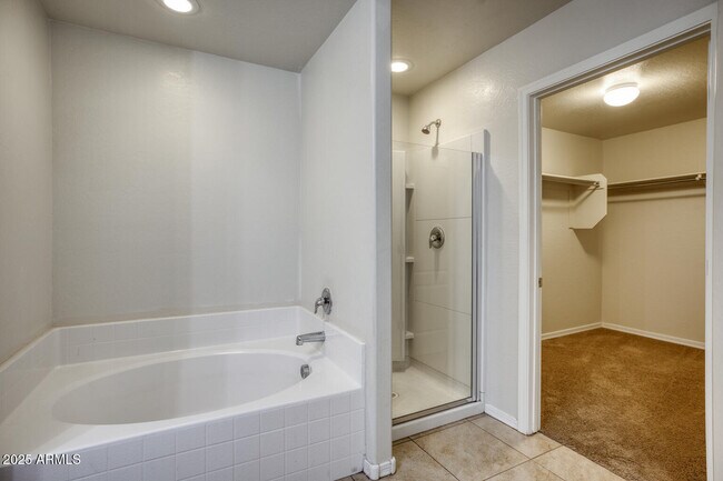 Building Photo - 24633 W Sheraton Ln