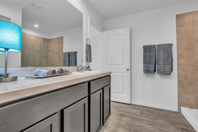 Building Photo - 14129 Upper Gardenia Ln