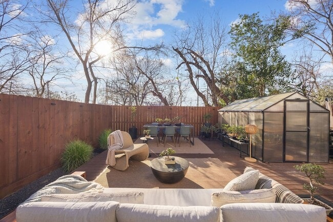 Building Photo - 3513 Castor St