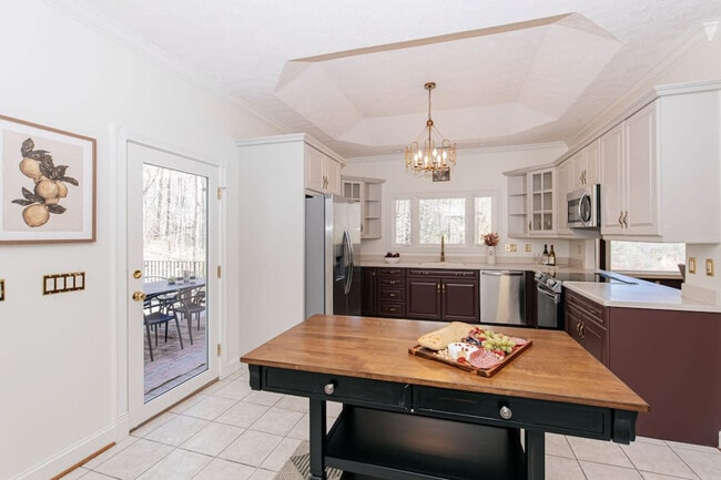 Building Photo - 33 Pinners Ln