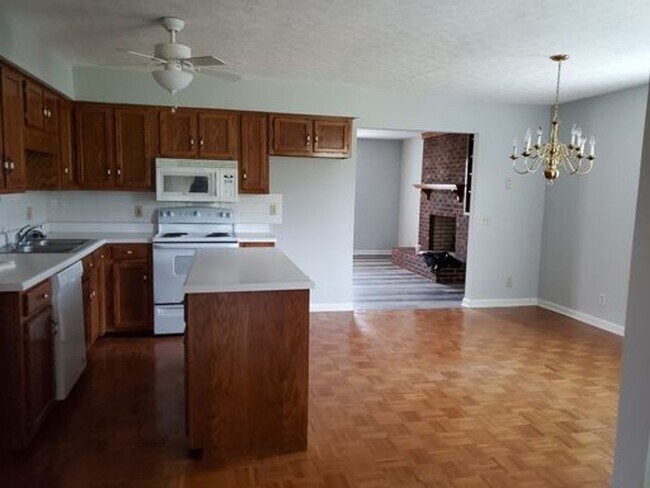 Building Photo - 109 Robin Dr