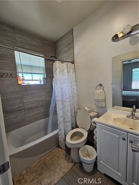 Building Photo - 1036 W Fernleaf Ave