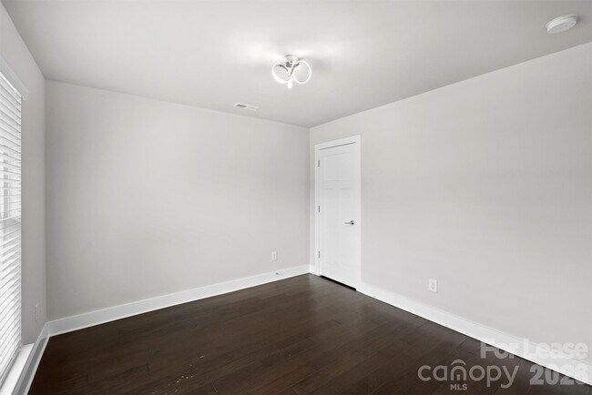 Building Photo - 1555 Duckworth Ave
