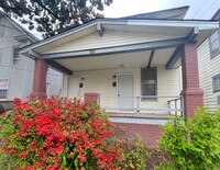 Building Photo - 2 BEDROOM APT 1 BATH - DUPLEX IN CHESAPEAK...