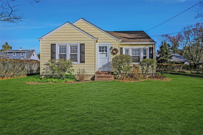 Primary Photo - 425 Old Shipyard Ln