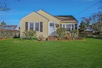 Building Photo - 425 Old Shipyard Ln