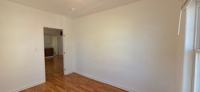 Building Photo - 14 Orient St