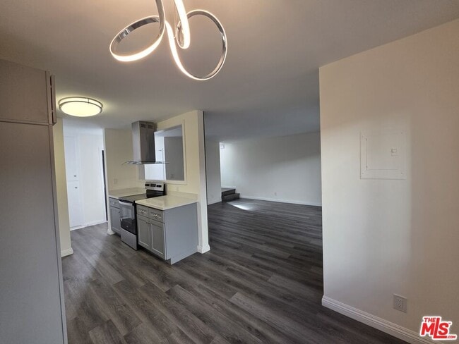 Building Photo - 517 N Francisca Ave