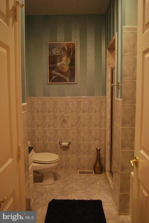 Building Photo - 1523 Green St