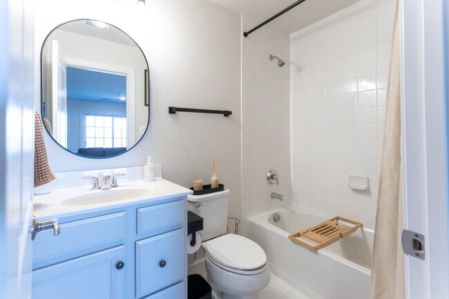 Building Photo - 9722 Glassy Creek Way