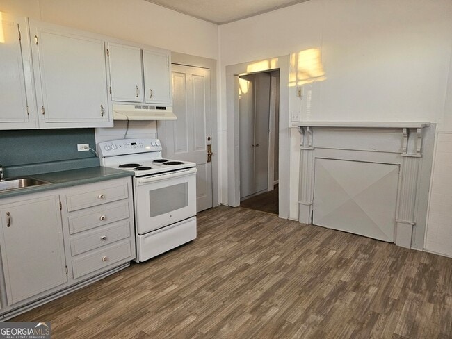 Building Photo - 1325 3rd St