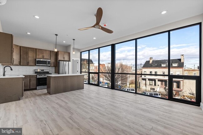 Building Photo - 400 S Conkling St