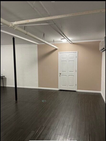 Building Photo - 1053 Red Apple Ct