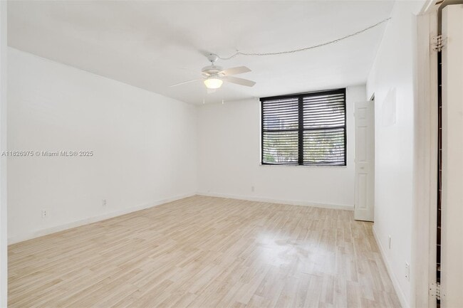 Building Photo - 20350 W Country Club Dr