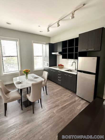 Building Photo - 82 Franklin St