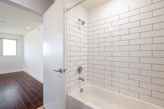 Building Photo - 6700 Menchaca Rd