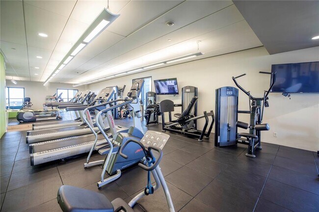 Building Photo - 1 Beach Dr SE