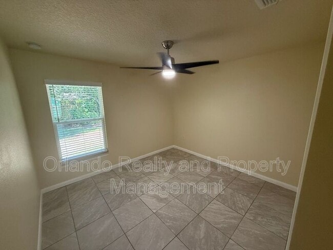 Building Photo - 1726 Pineview Ave