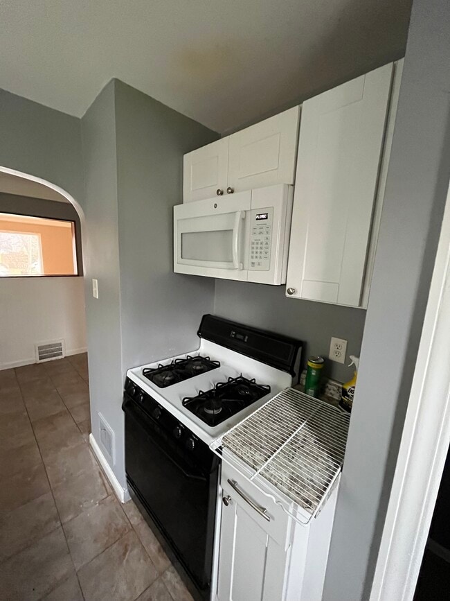 Building Photo - 152 Perry Pl