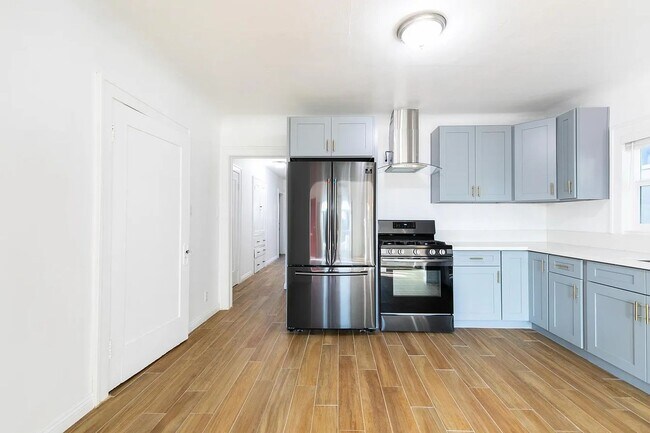 Building Photo - Bright and airy 2-bedroom 2-bath in Mid- City