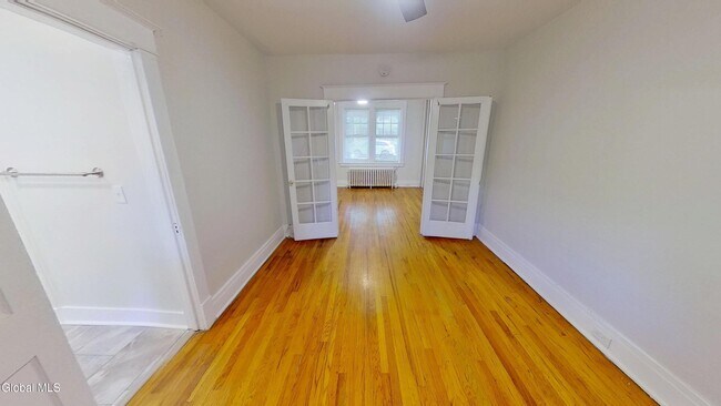 Building Photo - 568 Park Ave