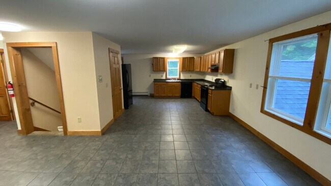 Building Photo - University Student Rental Available for th...
