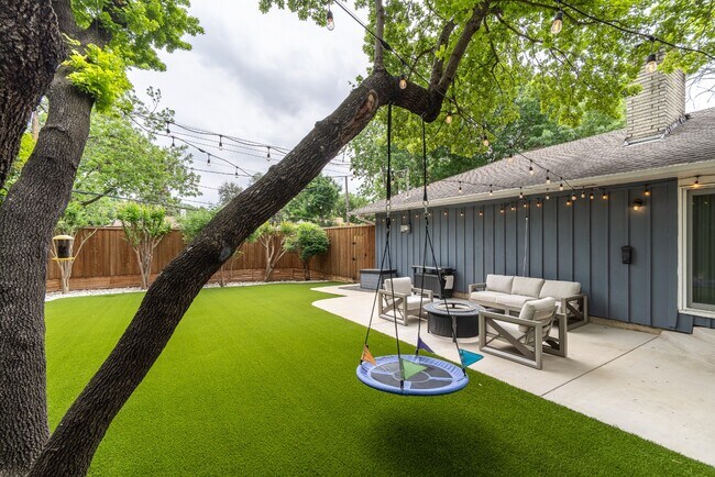 Building Photo - Great home in a desirable location with mature trees!