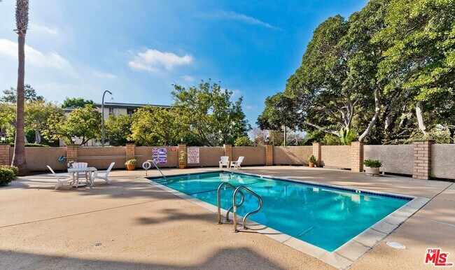 Building Photo - 5625 Cambridge Way