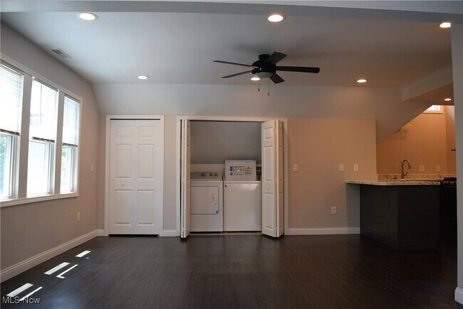 Building Photo - 9913 Foster Ave