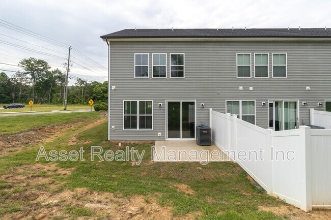 Building Photo - 4839 Lake Ln
