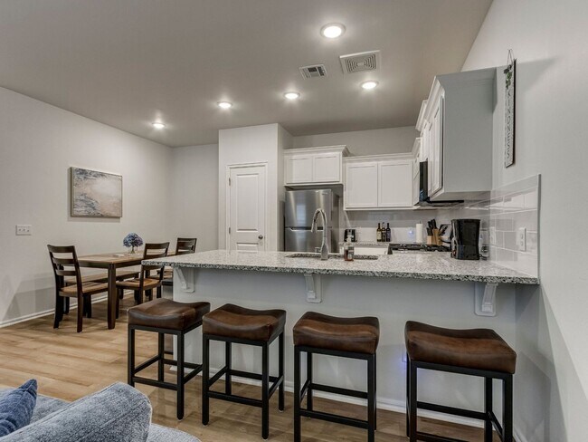 Building Photo - Cozy 3-Bed Retreat in Yukon - Fully Furnished & All Utilities Included