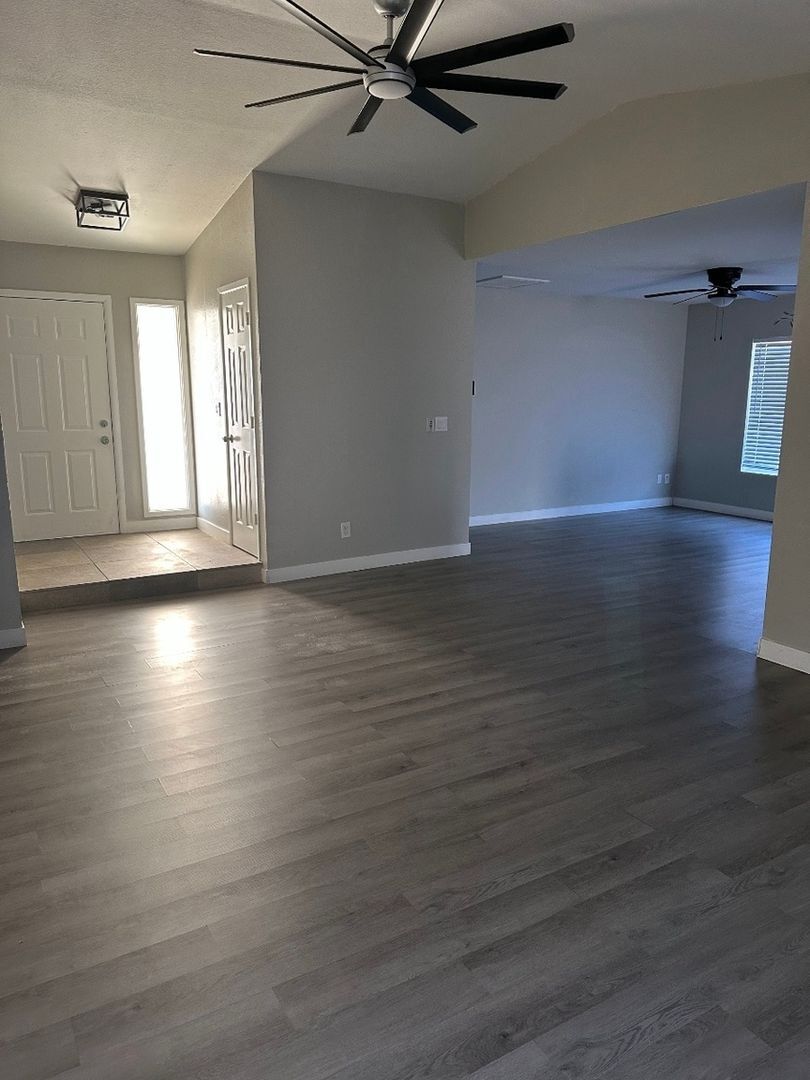 Building Photo - 3502 W Willow Ave