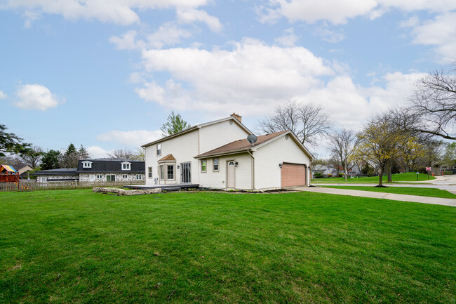 Building Photo - 1072 S Naper Blvd
