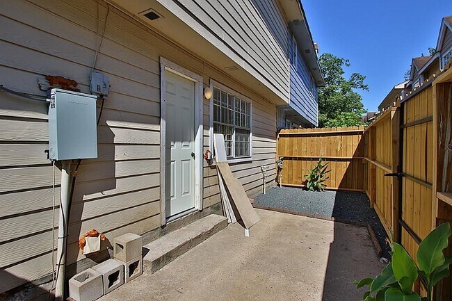 Building Photo - 3802 Willow Springs Ln