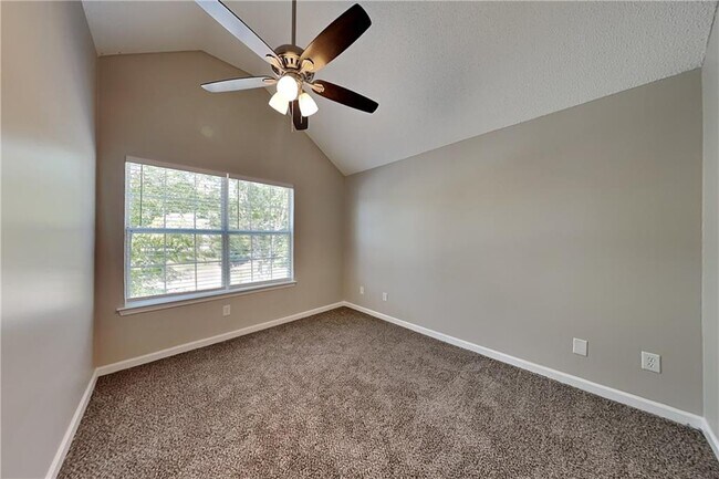 Building Photo - 6923 Foxmoor Way