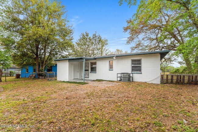 Building Photo - 1814 W 33rd St